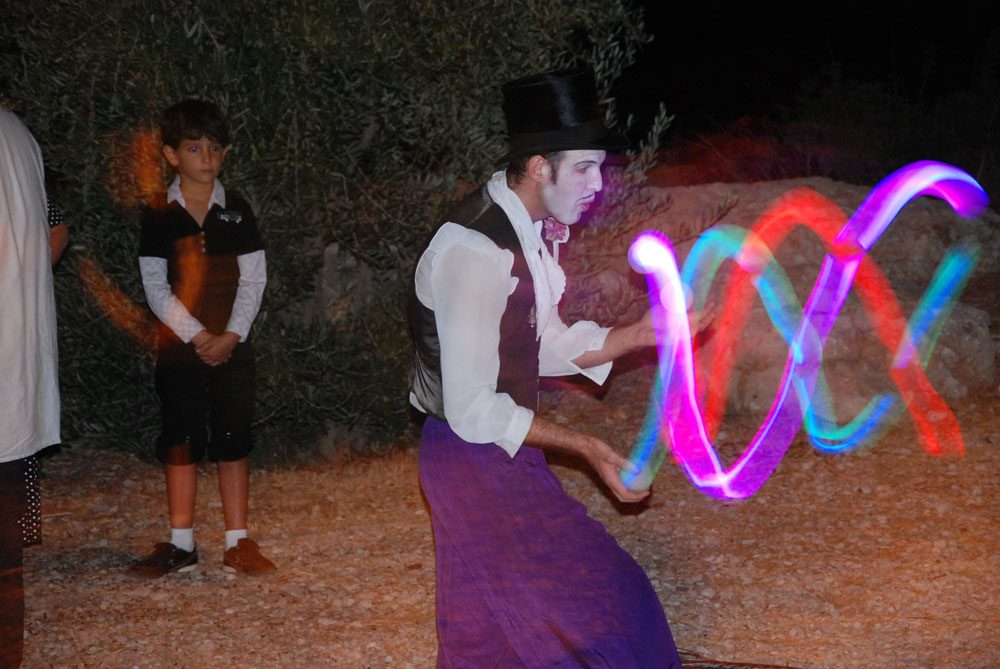 דמויות שטח תיאטרליות מבית קרקסום